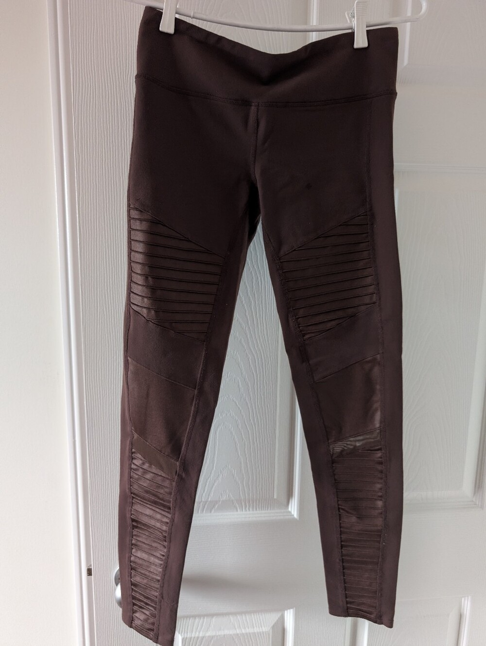 ALO Yoga Women's Dark Brown Moto-Detail Leggings